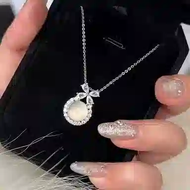 925