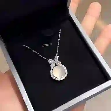 925