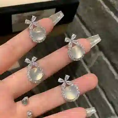 925