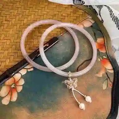 百利金 干枯玫瑰蝴蝶 优雅气质莹润温婉国潮新中式转运珠创意设计一步一响双圈叮当镯 琉璃 玉石手镯 男女同款情侣款