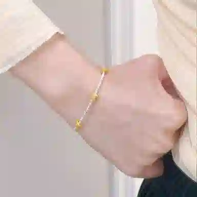 925