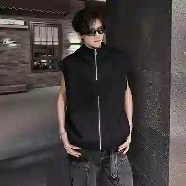 URBAN AUTHENTIC T