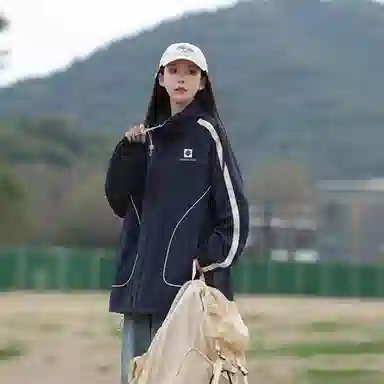 SNOW FLYING upf100+logo