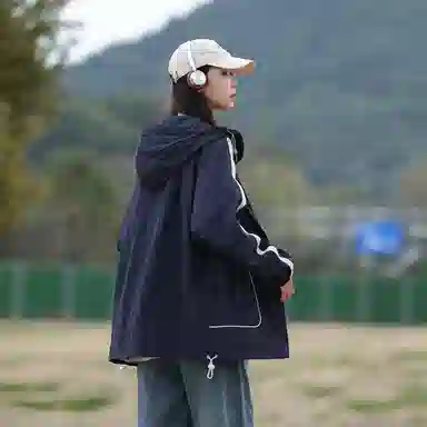 SNOW FLYING upf100+logo