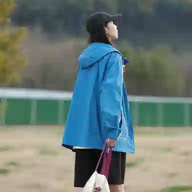 SNOW FLYING upf100+logo