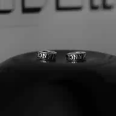 素 好运英文耳饰 无耳洞中性小众高级感复古百搭冷淡风饰品 合金 耳夹 女款