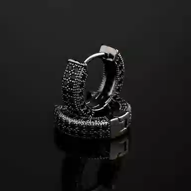 925