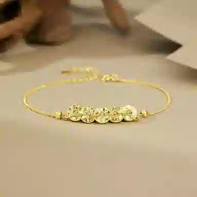 925