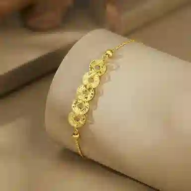 925