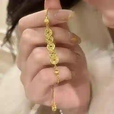 925