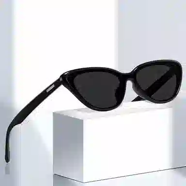 PRETTYALLUSION TR