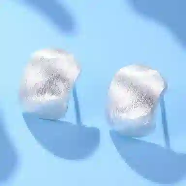 925