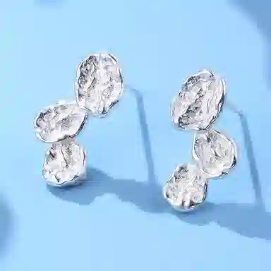 925