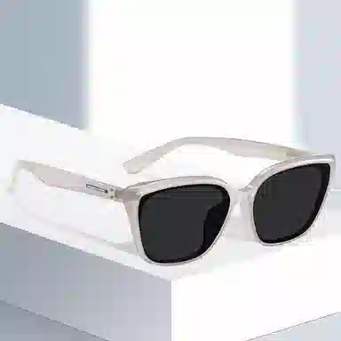 PRETTYALLUSION TR