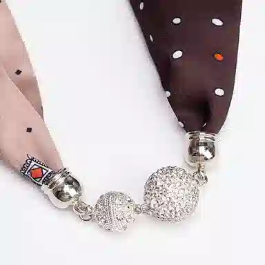 上海故事 百搭时尚磁扣气质多用吊坠锁骨链小领巾  丝巾 女款