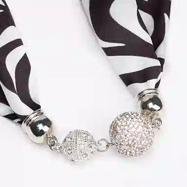 上海故事 百搭时尚磁扣气质多用吊坠锁骨链小领巾  丝巾 女款