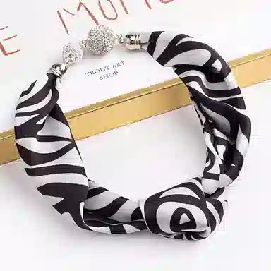 上海故事 百搭时尚磁扣气质多用吊坠锁骨链小领巾  丝巾 女款