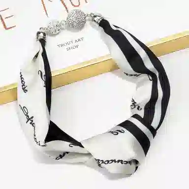 上海故事 百搭时尚磁扣气质多用吊坠锁骨链小领巾  丝巾 女款