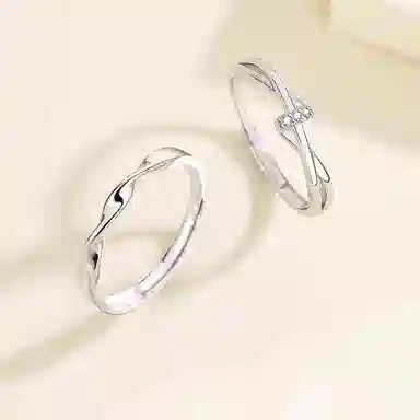 925