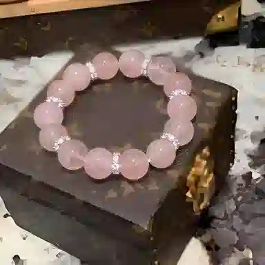 阿梵尼 荔枝冻甜美气质可爱 轻奢小众百搭高级感 梦幻粉招桃花早日脱单 招人缘运 能量磁场 好运天然 粉水晶 手串 女款