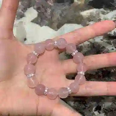 阿梵尼 荔枝冻甜美气质可爱 轻奢小众百搭高级感 梦幻粉招桃花早日脱单 招人缘运 能量磁场 好运天然 粉水晶 手串 女款