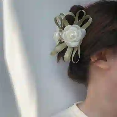 彤彤兔 法式浪漫玫瑰珍珠鲨鱼夹高级感后脑勺 盘发气质 发夹 女款