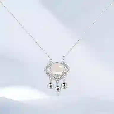 希遇 长命锁如意平安锁新 中式小众设计祥云铃铛复古民族风生肖 福锁平安扣 玉髓 项链 女款