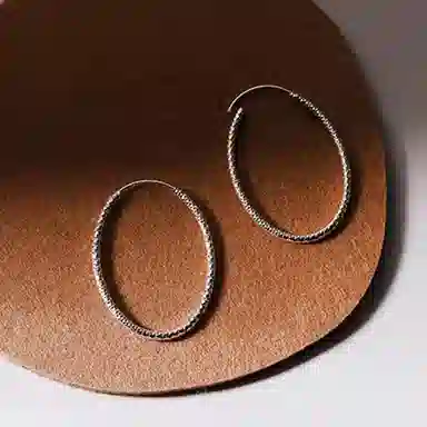 925