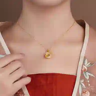 庆大福 蝶语花情吊坠系列  平安扣荷花时尚小众森系清冷高级设计 极简百搭高贵显气质优雅时髦#好运 玉髓 玉石项链 女款
