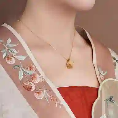 庆大福 蝶恋花系列 桃花平安扣新中式国风森系清冷设计 贵气时髦显白百搭#好运 玉髓 项链 女款