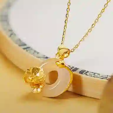 庆大福 蝶恋花系列 桃花平安扣新中式国风森系清冷设计 贵气时髦显白百搭#好运 玉髓 项链 女款