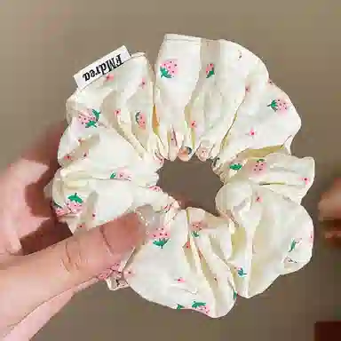 丹琴 甜心粉草莓大肠圈发可爱少女感扎发皮筋头绳丸子头早春甜美不伤发 布艺 发圈 女款