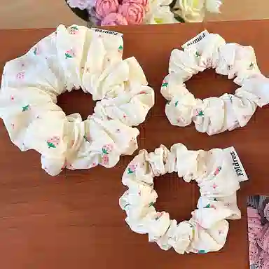 丹琴 甜心粉草莓大肠圈发可爱少女感扎发皮筋头绳丸子头早春甜美不伤发 布艺 发圈 女款