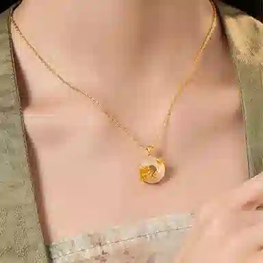 庆大福 芙蓉吊坠系列 十二神花中国风平安扣锁骨链新中式国潮小众设计简约本命年#好运 玉髓 项链 女款