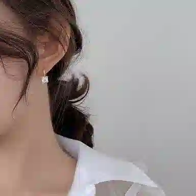 彤彤兔       韩版小巧几何方块耳钉女锆石小众设计高级感法式耳环