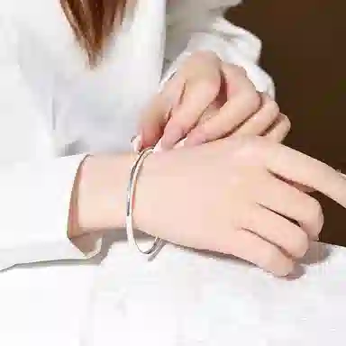990