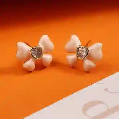 925