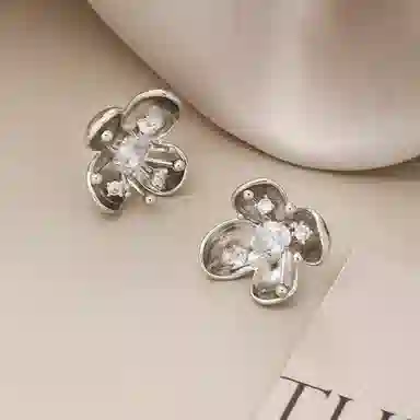925