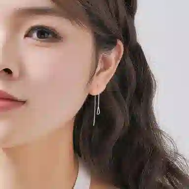 925
