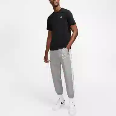 Nike Sportswear Club LogoT