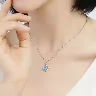 925