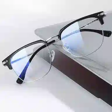 Cranta Komeia ins TR