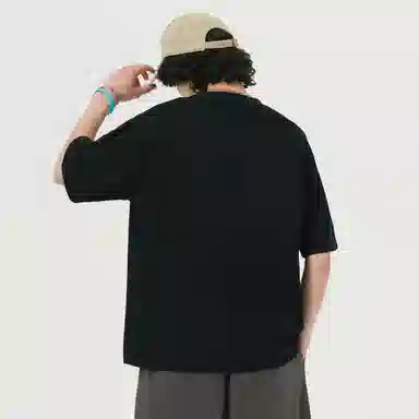 UNthemed T