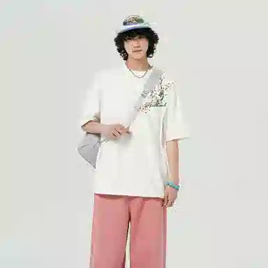 UNthemed T