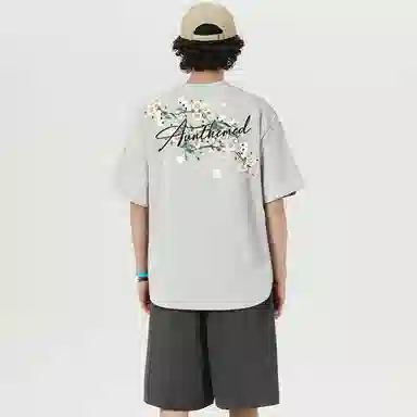 UNthemed T