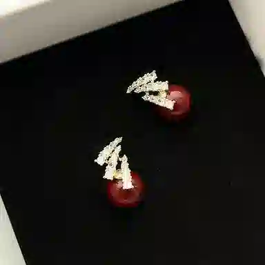 双生恋 复古红珍珠镶钻优雅气质小众设计感百搭时尚精致日常通勤约会轻奢高级感 铜合金 耳环 女款
