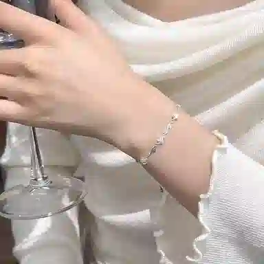 S999 CUTE DAME