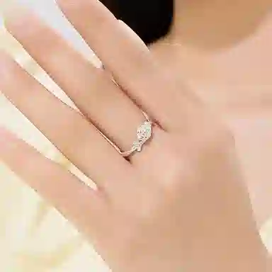 925