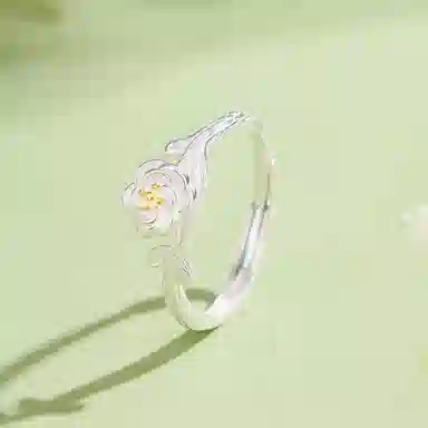 925