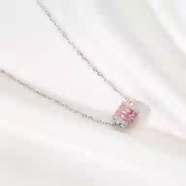 925